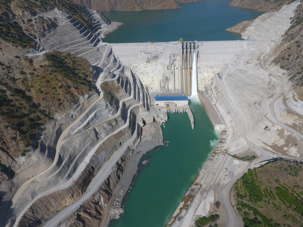 Avrupa’nın ve Türkiye’nin en büyük RCC Barajı Çetin Barajı’nın Baraj Gövdesi, Allplan programı kullanılarak BIM ortamında yapılmıştır.”